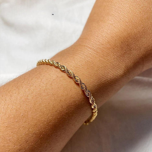 Pulseira com elos torcidos dourada