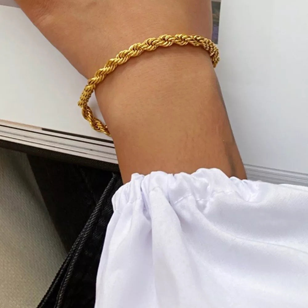 Pulseira com elos torcidos dourada