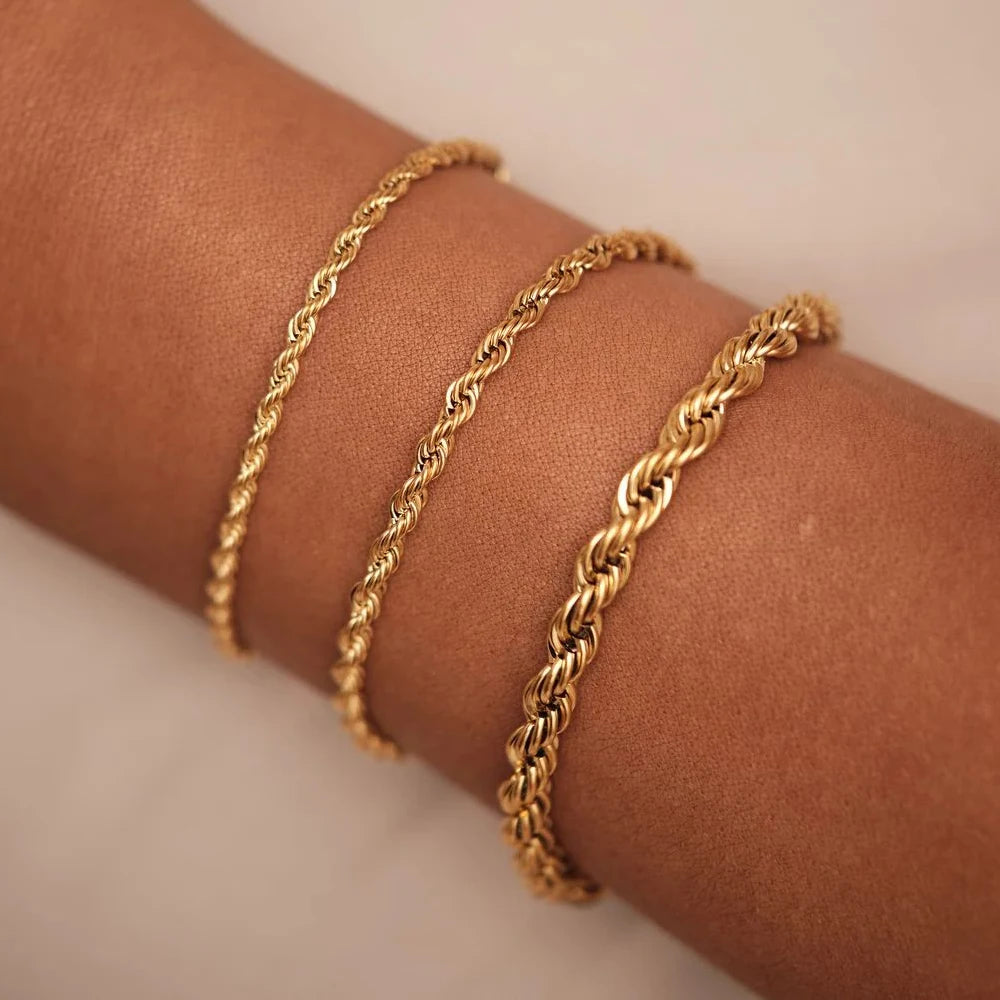 Pulseira com elos torcidos dourada