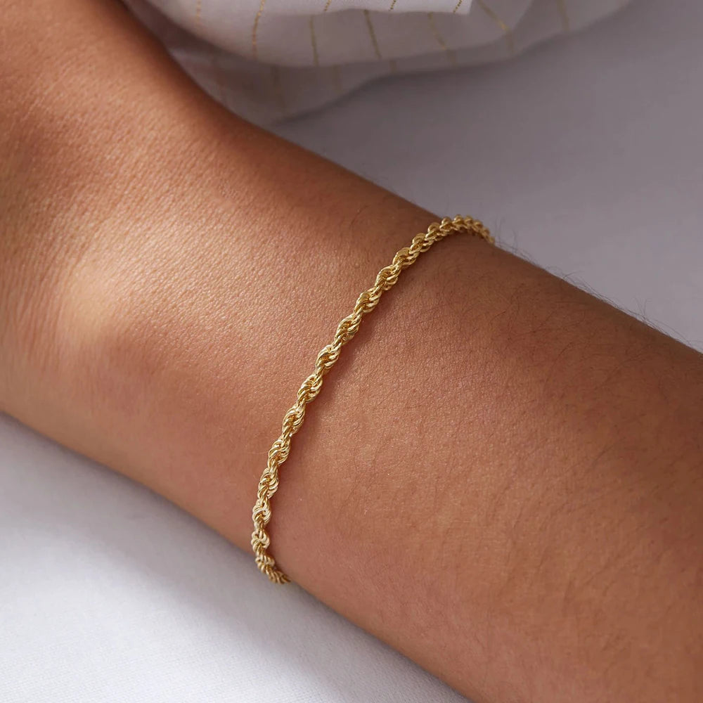 Pulseira com elos torcidos dourada